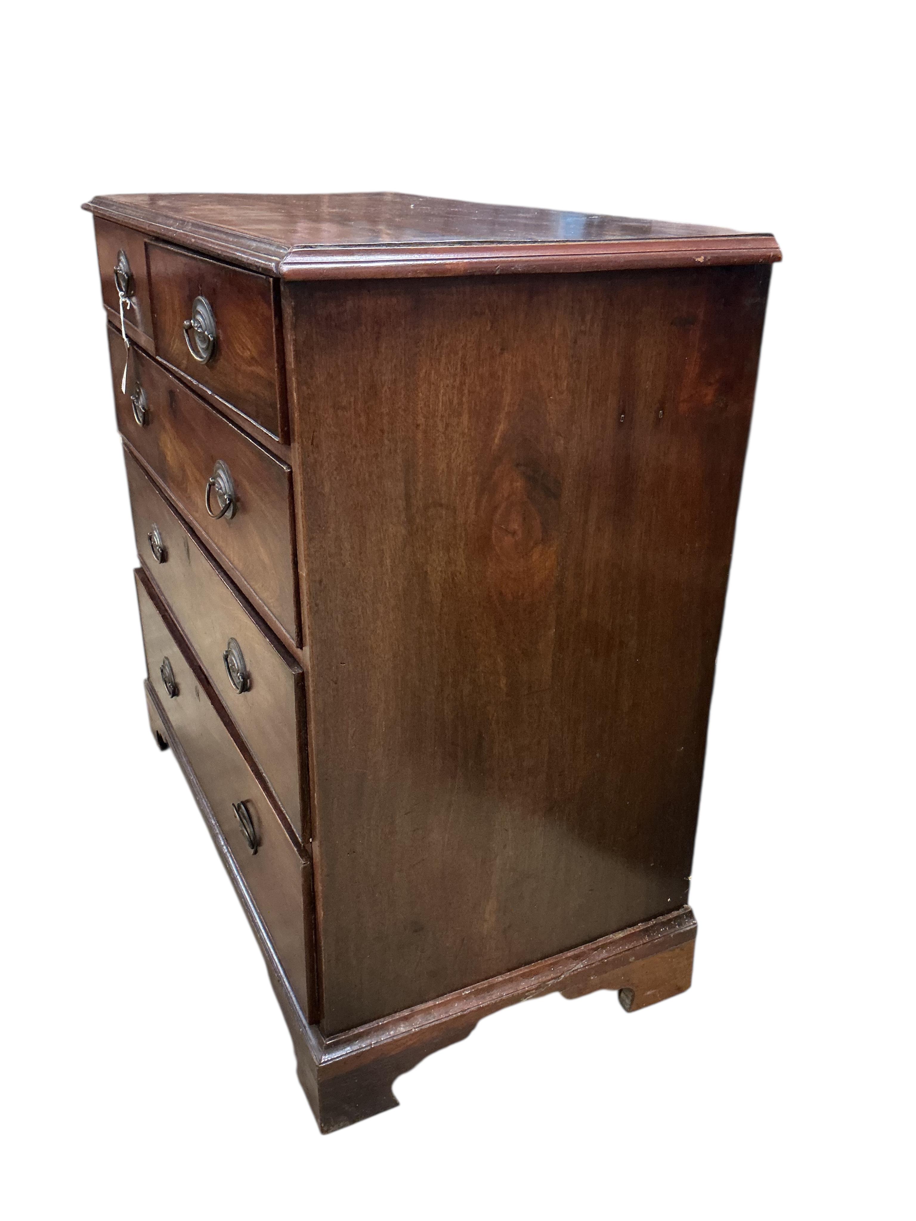 A George III mahogany chest of drawers, width 95cm, depth 49cm, height 91cm